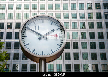 Canary Wharf Uhr. London, UK Stockfoto