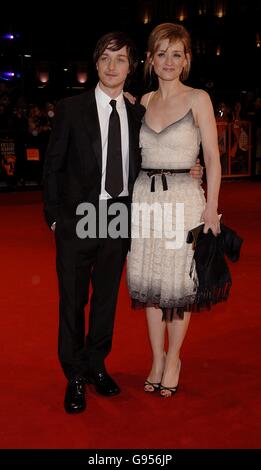 The Orange British Academy Film Awards (BAFTAS) 2006 - Odeon Leicester Square. Anne-Marie Duff und James McAvoy kommen an Stockfoto