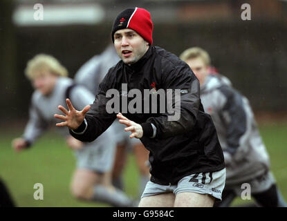 Stephen Jones von Wales während des Trainings in Sophia Gardens, Cardiff, Donnerstag, 23. Februar 2006, vor dem RBS 6 Nation-Spiel gegen Irland am Sonntag. DRÜCKEN Sie VERBANDSFOTO. Bildnachweis sollte lauten: David Davies/PA. Stockfoto