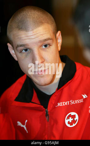 Philippe Senderos aus der Schweiz bei einer Pressekonferenz im Team Hotel, Glasgow, Dienstag, 28. Februar 2006, vor ihrem Freundschaftsspiel gegen Schottland morgen. DRÜCKEN Sie VERBANDSFOTO. Bildnachweis sollte lauten: Steve Welsh/PA. Stockfoto