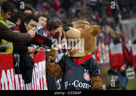 Fußball - UEFA Champions League - Runde der letzten 16 - Hinspiel - FC Bayern München V AC Milan - Allianz Arena Stockfoto