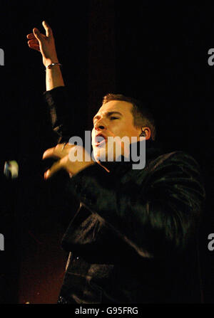 Lee Ryan im Konzert, im Shepherds Bush Empire, West London, Dienstag, 14. Februar 2006. DRÜCKEN SIE VERBANDSFOTO. Bildnachweis sollte lauten: Steve Parsons/PA Stockfoto