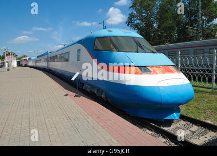 Erfahrene russische Hochgeschwindigkeits-Personenzug "Sokol-250", geeignet für den Betrieb auf DC und AC, montiert im Jahr 2000 Stockfoto