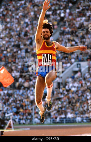 Leichtathletik - Olympische Spiele Moskau 1980 - Weitsprung der Männer - Olympiastadion Moskau. Antonio Corgos, Spanien Stockfoto