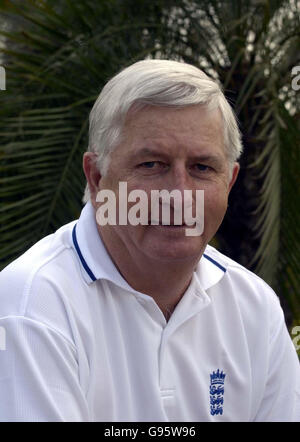 Der englische Cheftrainer Duncan Fletcher entspannt sich am Montag, den 6. März 2006, im Team-Hotel in Chandigarh, Indien. DRÜCKEN SIE VERBANDSFOTO. Bildnachweis sollte lauten: Rebecca Naden/PA. Stockfoto