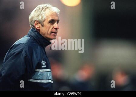 Fußball - AXA FA Cup - zweite Runde - Lincoln City gegen Stevenage Borough. Paul Fairclough, Manager von Stevenage Borough Stockfoto