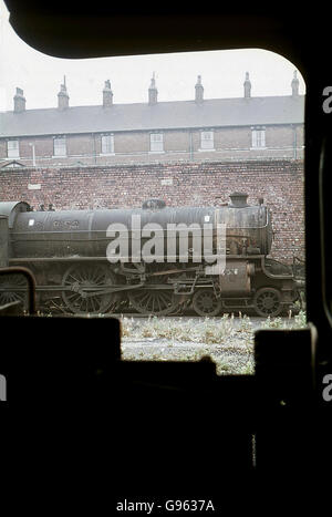 Verlassene Ex – LNER Klasse B1 Nr. 61388 bei niedrigen Moor Depot, Bradford. Stockfoto