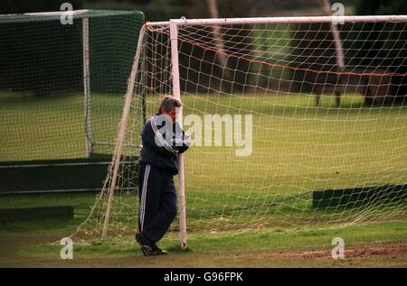 Fußball - Nationwide League Division Two - Fulham Training. Kevin Keegan dachte tief über seine Doppelrolle als Manager von England und Fulham nach Stockfoto