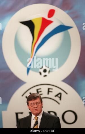 Fußball - Europameisterschaft 2000 Qualifikationsrunde Auslosung - Gent, Belgien Stockfoto