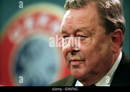 Fußball - Europameisterschaft 2000 Qualifikationsrunde Auslosung - Gent, Belgien Stockfoto