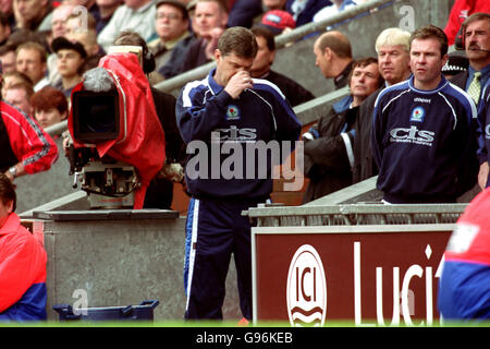 Fußball - FA Carling Premiership - Blackburn Rovers gegen Nottingham Forest. Brian Kidd, der Manager von Blackburn Rovers, und Brian McClair, sein Assistent, spüren den Druck, den ihr Team zu Hause in Nottingham Forest verliert Stockfoto