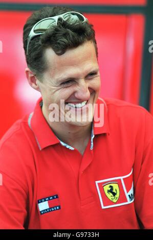 Formel-1-Autorennen - Großer Preis Von Monaco - Qualifikation. Michael Schumacher geht es locker, nachdem er sich den zweiten Startplatz gesichert hat Stockfoto