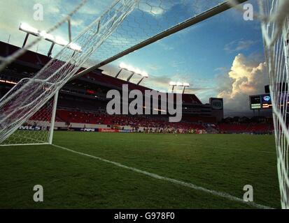 Ein Blick auf Raymond James Stadium, Heimat der Tampa Bay Mutiny, von innen eines der Tore Stockfoto