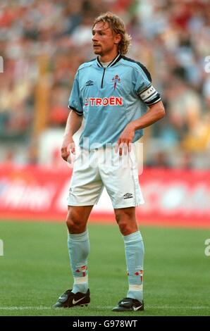 Spanischer Fußball - Teresa Herrera Trophy - Halbfinale - Deportivo La Coruna / Celta Vigo. Valery Karpin von Celta Vigo Stockfoto