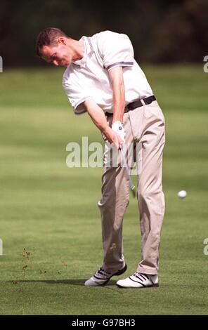 Golf - Compaq European Grand Prix Tour - Slaley Hall, Northumberland. David Carter spielt auf dem neunten Loch einen Schuss auf das Grün, um in Slaley Hall als der frühe Anführer auf sieben unter Par zu enden Stockfoto