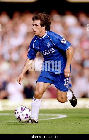 Fußball - FA Carling Premiership - Chelsea / Newcastle United. Gianfranco Zola, Chelsea Stockfoto