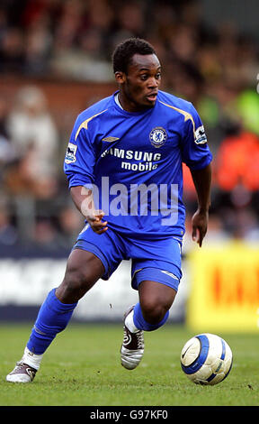 Fußball - FA Barclays Premiership - Fulham gegen Chelsea - Craven Cottage. Chelseas Michael Essien Stockfoto