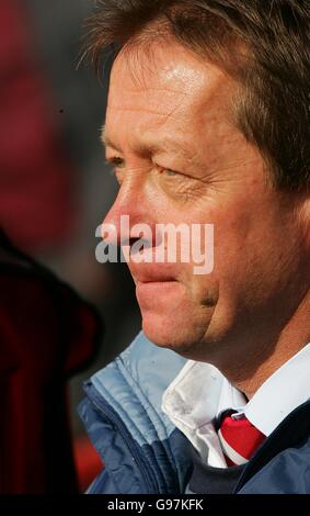 Fußball - FA Barclays Premiership - Arsenal / Charlton Athletic - Highbury. Charlton Athletic Manager Alan Curbishley Stockfoto