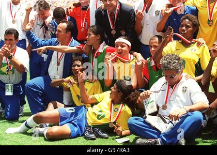 Das brasilianische Team feiert den dritten Platz nach dem Elfmeterschießen Aus dem Sieg Stockfoto