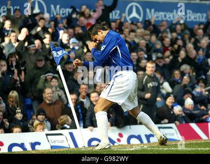 Fußball - FA Barclays Premiership - Everton / Aston Villa - Goodison Park. Evertons Tim Cahill feiert sein Ziel Stockfoto