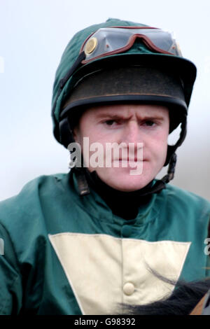 Pferderennen - Southwell Racecourse. Liam Keniry, Jockey Stockfoto