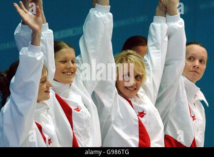 Melbourne Sports and Aquatic Center Schwimmfinale die Frauen 4x100 m Medley-Staffel von links nach rechts Englands Terri Dunning Kate Haywood, 1. Staffel, 1. Staffel, 1. Stockfoto