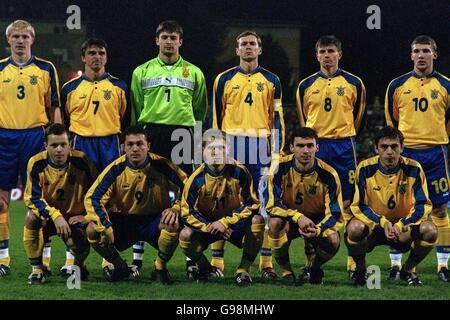 Fußball - EM 2000 Qualifier - Play Off First Leg - Slowenien gegen die Ukraine. Ukraine-Teamgruppe Stockfoto