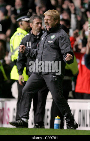 Gordon Strachan , Celtic feiert den Sieg in der Liga Stockfoto