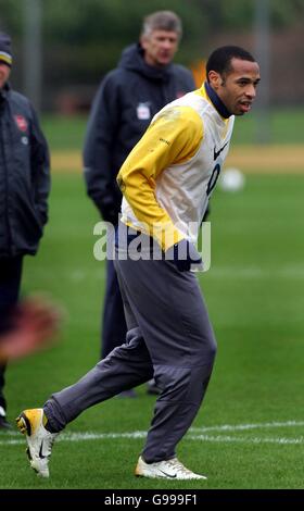 Thierry Henry von Arsenal während eines Trainings in London Colney, Hertfordshire, vor dem UEFA Champions League-Spiel gegen Juventus. Stockfoto