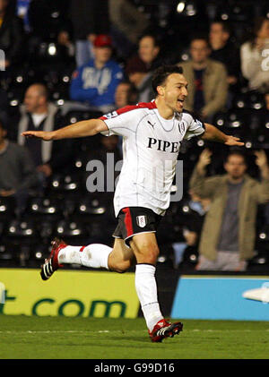 Fußball - FA Barclays Premiership - Fulham / Wigan Athletic - Craven Cottage. Fulham's Steed Malbranque feiert das Tor zum ersten Tor Stockfoto