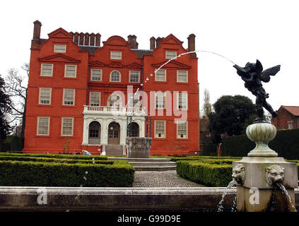 Ein allgemeiner Blick auf Kew Palace, London, aus dem hinteren Garten. Stockfoto