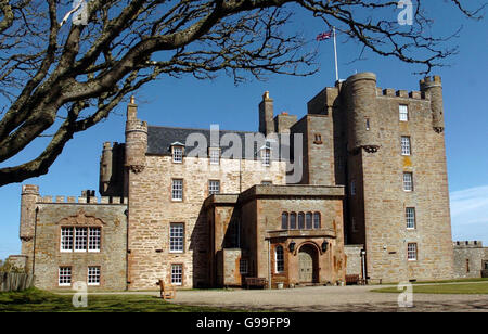 Castle Mey in Edinburgh, die in diesem Sommer für die Öffentlichkeit geöffnet. Zu den Gegenständen auf dsiplay gehört ein Ballkleid, das der verstorbenen Queen Mother gehörte. Es wurde von der Königin Mutter im Jahr 1977 bei einem Ball in der nahe gelegenen Stadt Wick getragen, um das Silberne Jubiläum zu feiern. Stockfoto