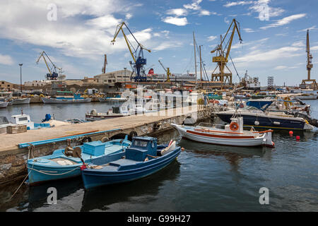 Die Docks und Werft am Ermoupoli. Stockfoto