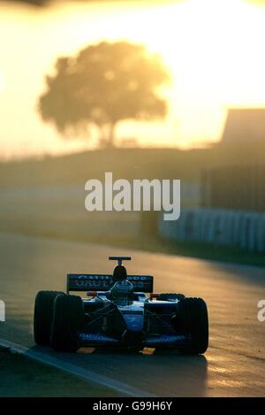 Prost GP-Pilot Nick Heidfeld testet sein neues Auto bis Die Sonne geht unter Stockfoto