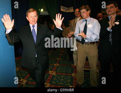 Fine Gael Leader Enda Kenny kommt zu Beginn der 73. ARD Fheis im Citywest Hotel in Dublin an. Stockfoto