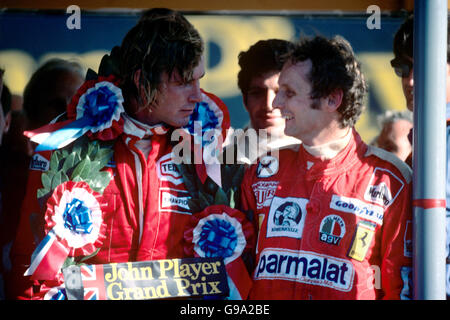 Motor Racing - Formel 1 - British Grand Prix - James Hunt und Niki Lauda - Brands Hatch Stockfoto