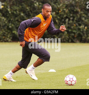 Arsenals Thierry Henry während einer Trainingseinheit in London Nachbarschaft. Stockfoto