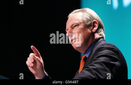 Der Parteivorsitzende Francis Maude eröffnet das Conservative Spring Forum im Manchester International Convention Centre. Freitag, 7. April 2006. Siehe PA Geschichte POLITIK Tories. Stockfoto