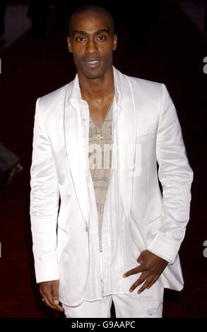 Simon Webbe kommt bei der britischen Premiere von Mission Impossible 3 (M:i:III) am Odeon Leicester Square im Zentrum von London an. Stockfoto