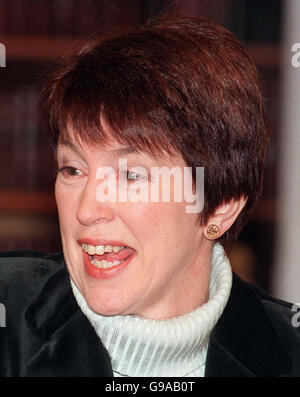 Bibliotheksfiler vom 24/01/99 von Robin Cooks ehemaliger Frau Margaret Cook. Stockfoto