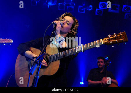 Kate Rusby tritt beim Big Ask Live Benefit Concert im Koko in Camden, North London, auf. Stockfoto