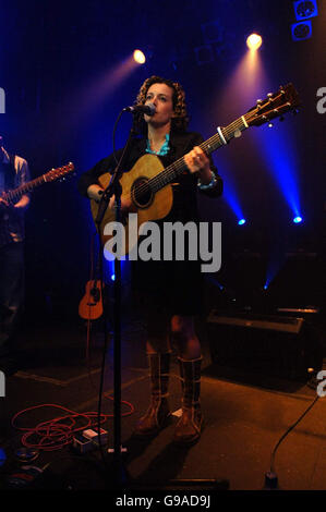 Kate Rusby tritt beim Big Ask Live Benefit Concert im Koko in Camden, North London, auf. Stockfoto