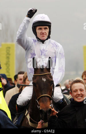 RACING Cheltenham. Black Jack Ketchum, geritten von Tony McCoy Stockfoto