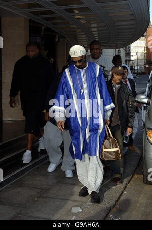 US-Rapper Snoop Dogg verlässt das Dorchester Hotel im Zentrum von London. Stockfoto