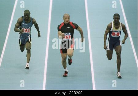 Leichtathletik - CGU Indoor Grand Prix - NIA, Birmingham. Maurice Greene (c) auf dem Weg zum Sieg im 60-m-Finale vor Freddy Mayola (2) und Leonard Myles-Mills (58) Stockfoto