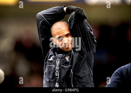 Fußball - FA Carling Premiership - Leicester City / Sunderland. Stan Collymore von Leicester City macht sich warm Stockfoto