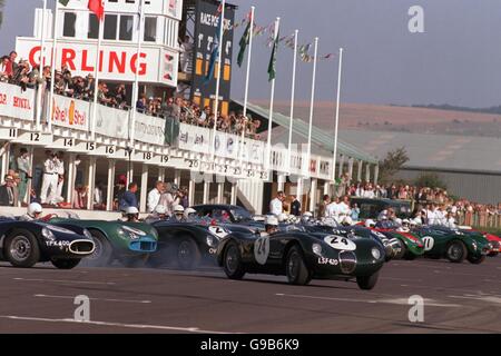 Gary Pearson hat einen tollen Start in seinem 1953 Jaguar C-Type Stockfoto