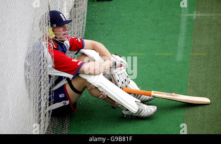 CRICKET England. Andrew Flintoff aus England während einer Indoor-Netzsitzung in Edgbaston, Birmingham. Stockfoto