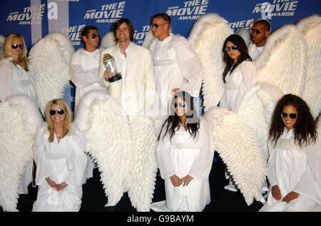 AP OUT; Jim Carrey mit seinem MTV Generation Award bei den MTV Movie Awards in den Sony Picture Studios, Culver City, LA, USA. Stockfoto