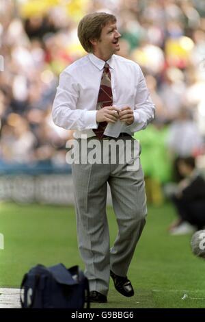 Fußball - FA Carling Premiership - Wimbledon / Aston Villa. Terry Burton, Wimbledon-Manager Stockfoto